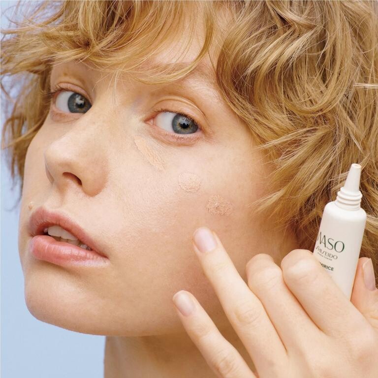 Tagescreme Shiseido Koshirice Tinted Spot Treatment Natural Thiemann